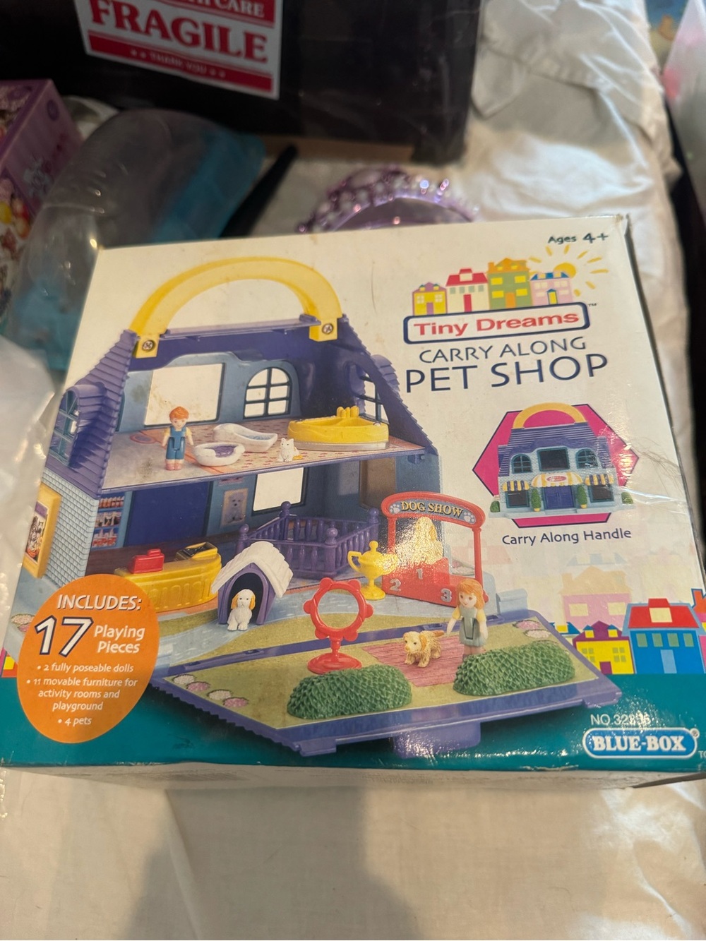 Carry Along Pet Shop - Purple and Yellow Playset